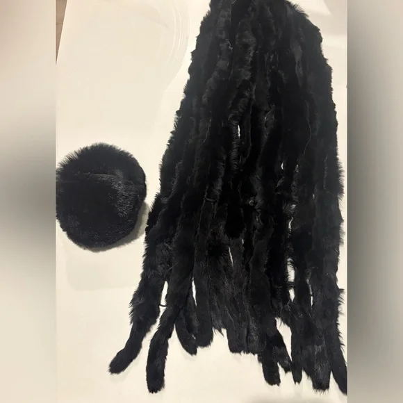 Black fur scarf & earmuff set - Picture 5 of 5